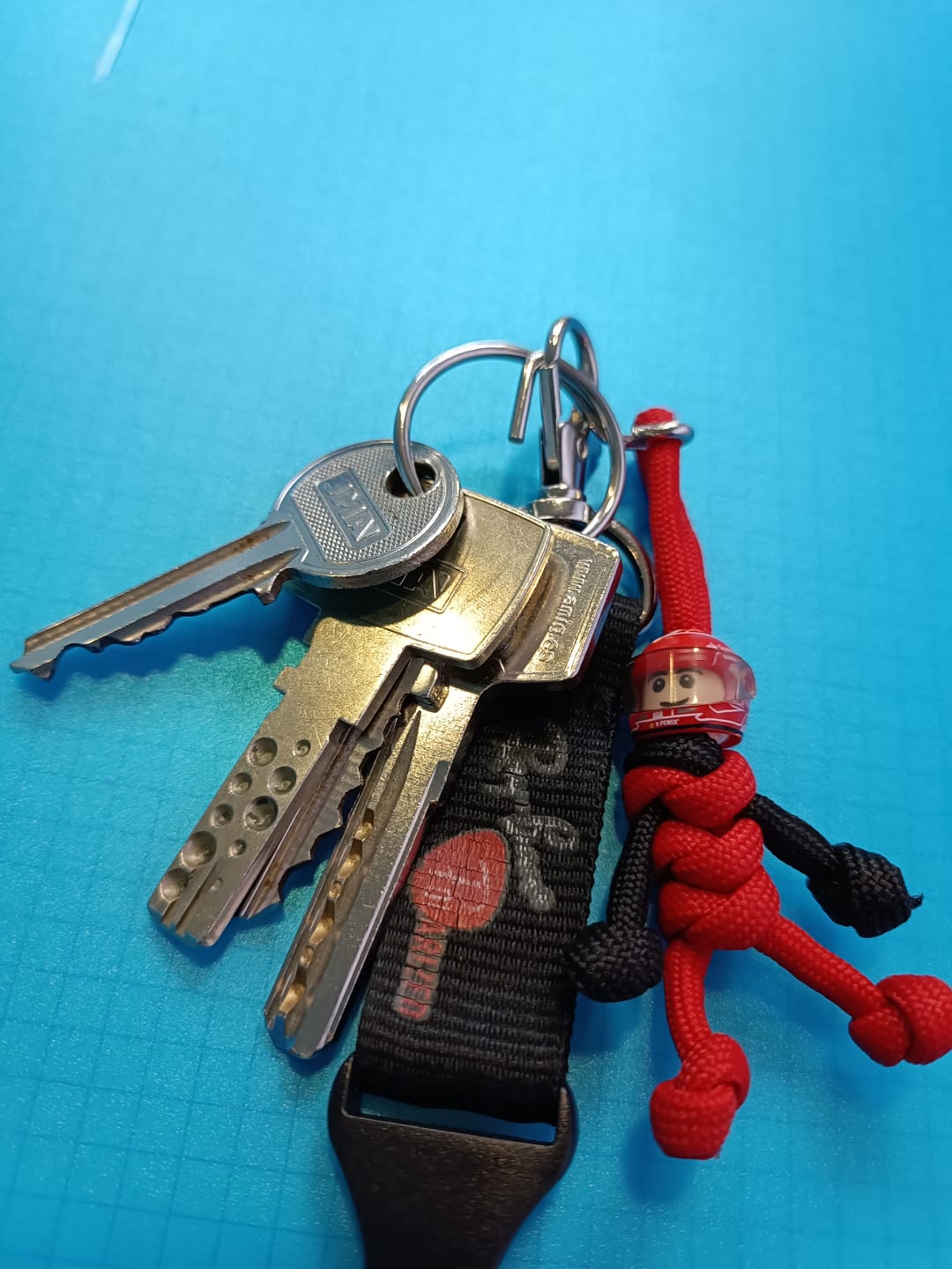 Customer photo review of Darth Vader Paracord Buddy Keychain