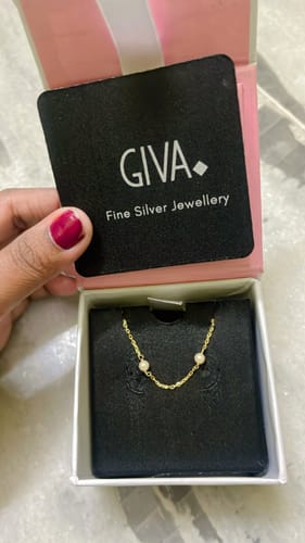 Customer photo review of Golden Delicate Pearl Necklace