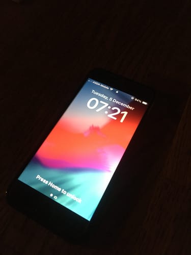 Customer photo review of Apple iPhone SE 2020 Refurbished SIM Free