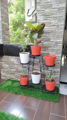 Customer photo review of UnitedCrafts Metal 6 Pot Stand-Indoor/Outdoor Decoration