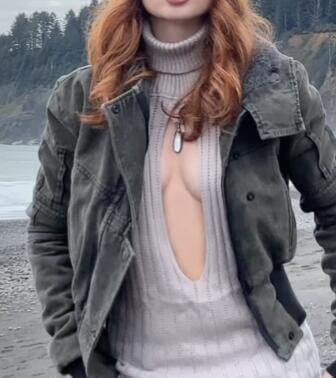 Customer photo review of BACKLESS SWEATER H233