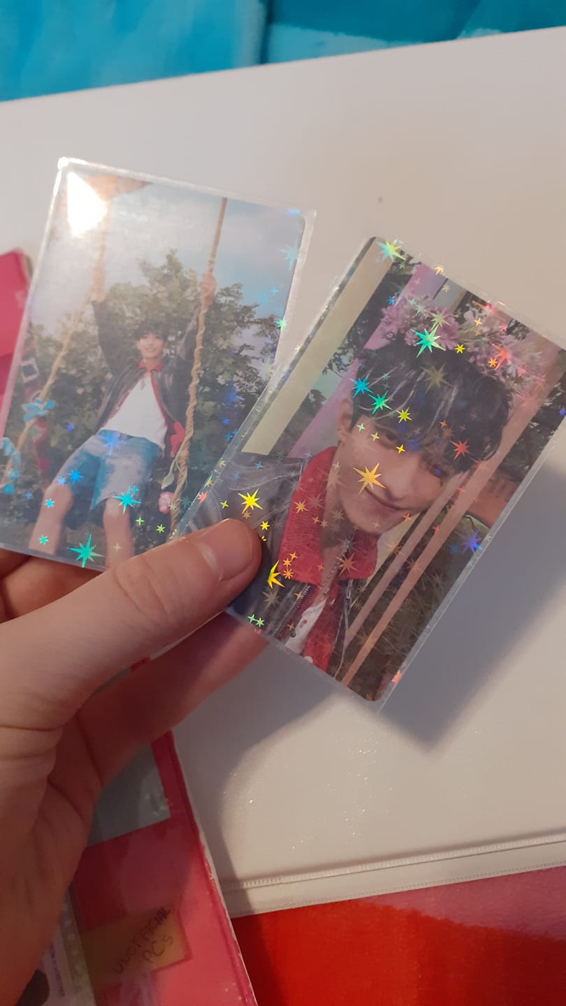 Customer photo review of PREMIUM HOLOGRAPHIC PHOTOCARD SLEEVES - STAR VERSION