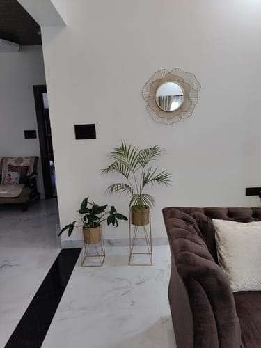 Customer photo review of United Crafts Metal Planter Stand for Home Décor (Gold Set of 2)