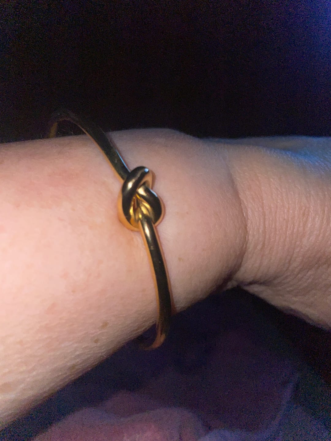 Customer photo review of Bracelete Com Nó Central Banhado em Ouro 18K