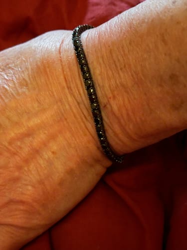 Customer photo review of Bracciale Tennis zirconi Neri Finitura Rutenio 3mm