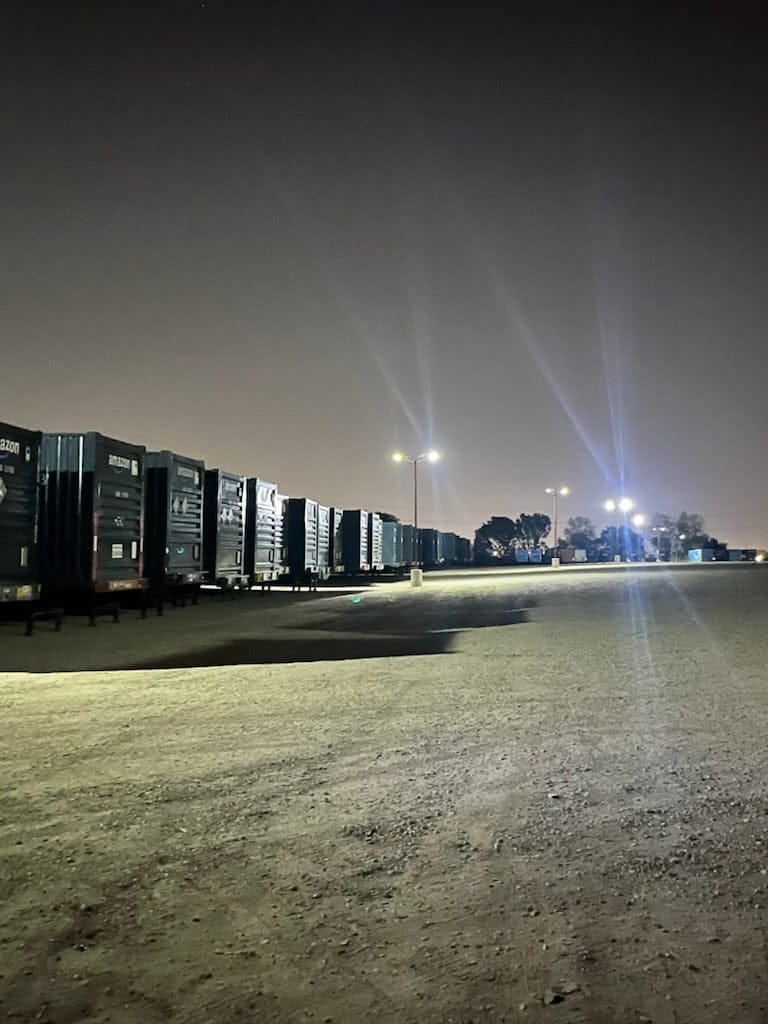 Customer photo review of Bright 400 W solar powered street lights for parking lots
