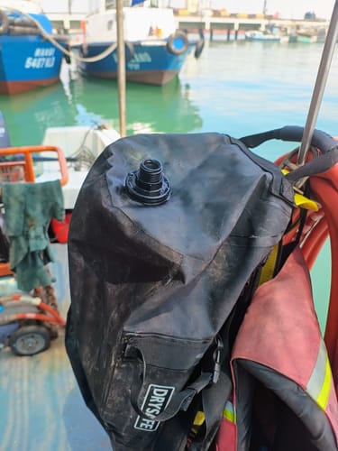 Customer photo review of Bolso Duffel Bag 60 Litros Waterproof - Drysafe - Negro