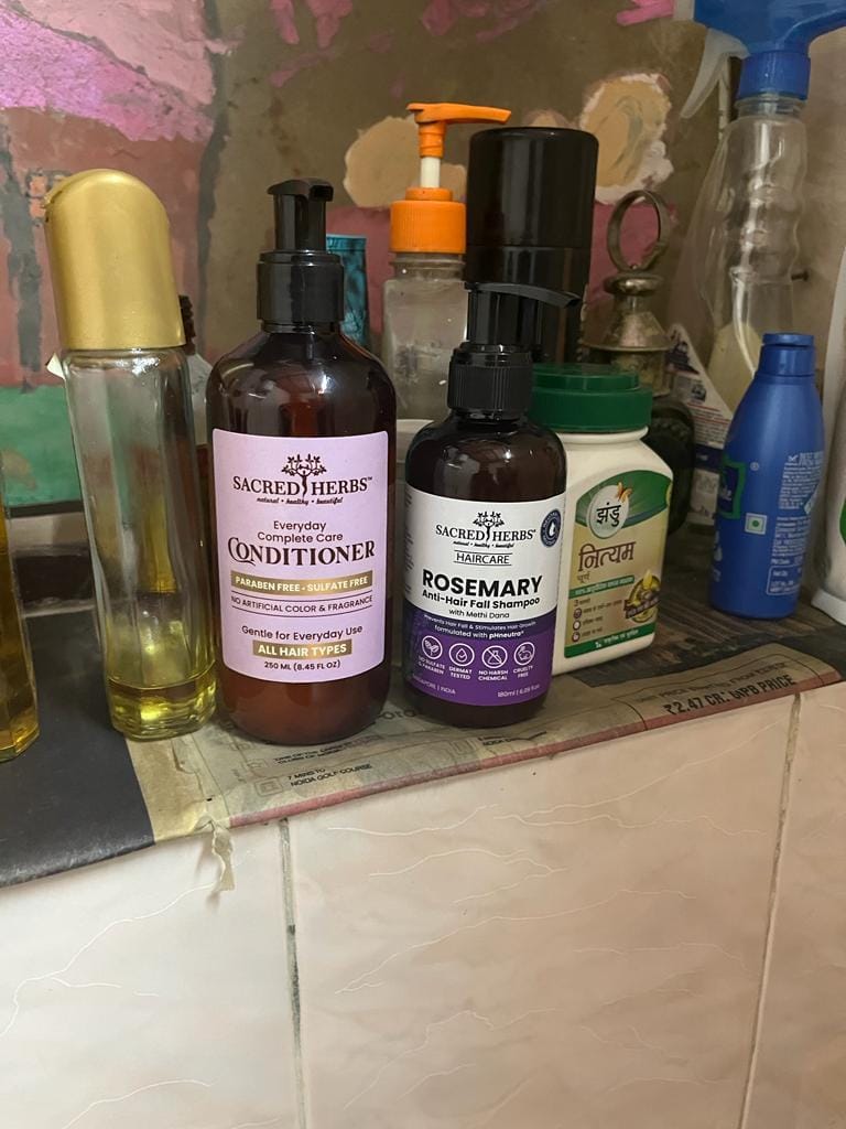 Customer photo review of Rosemary Anti-Hair Fall Shampoo with Rosemary & Methi Dana