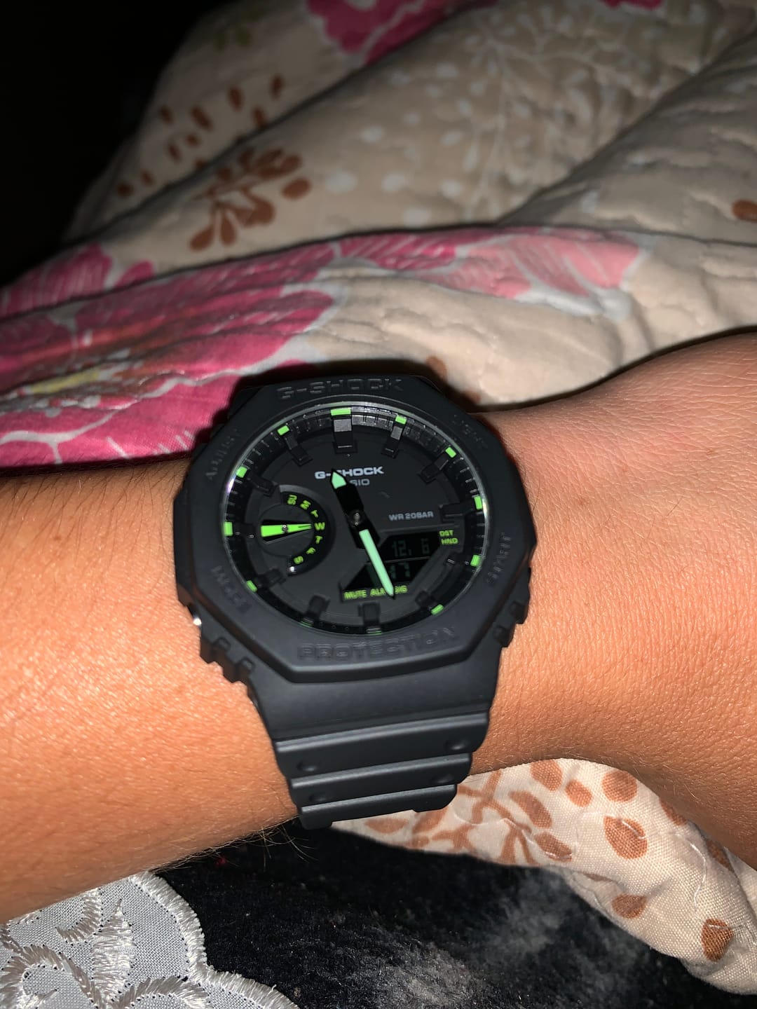Customer photo review of Reloj Casio G-Shock Royal Oak "Casioak" GA-2100-1A3DR NEON ACCENT Negro