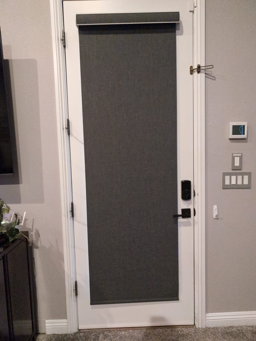 Customer photo review of SmartWings Motorized Roller Shades 100% Blackout Dual-Sided Bouvardia