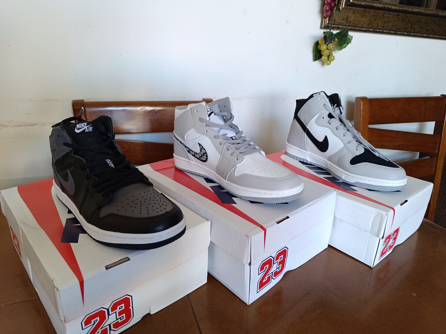 Customer photo review of Tenis Retro 1 Gris Inter