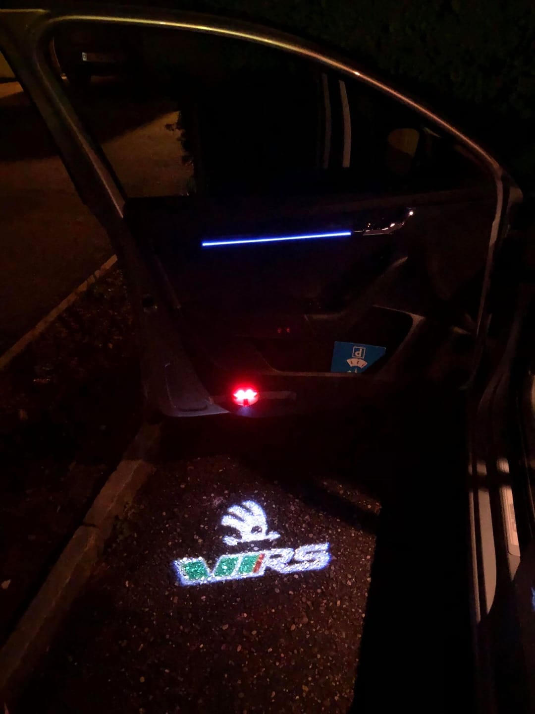 Customer photo review of SKODA VRS LOGO  LIGHTS Nr.24 (quantity  1 =  2 Logo Film /  2 door lights)