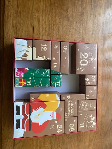 Customer photo review of 24 Pieces of Bath Set Christmas Advent Calendar
