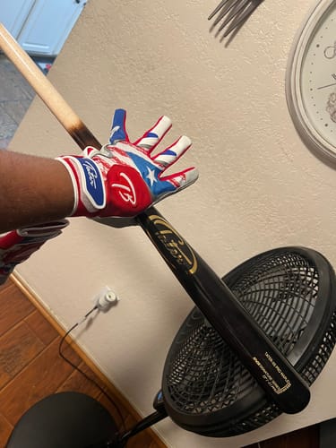 Customer photo review of El Perreo - Puerto Rico Flag Zanda Batting Gloves