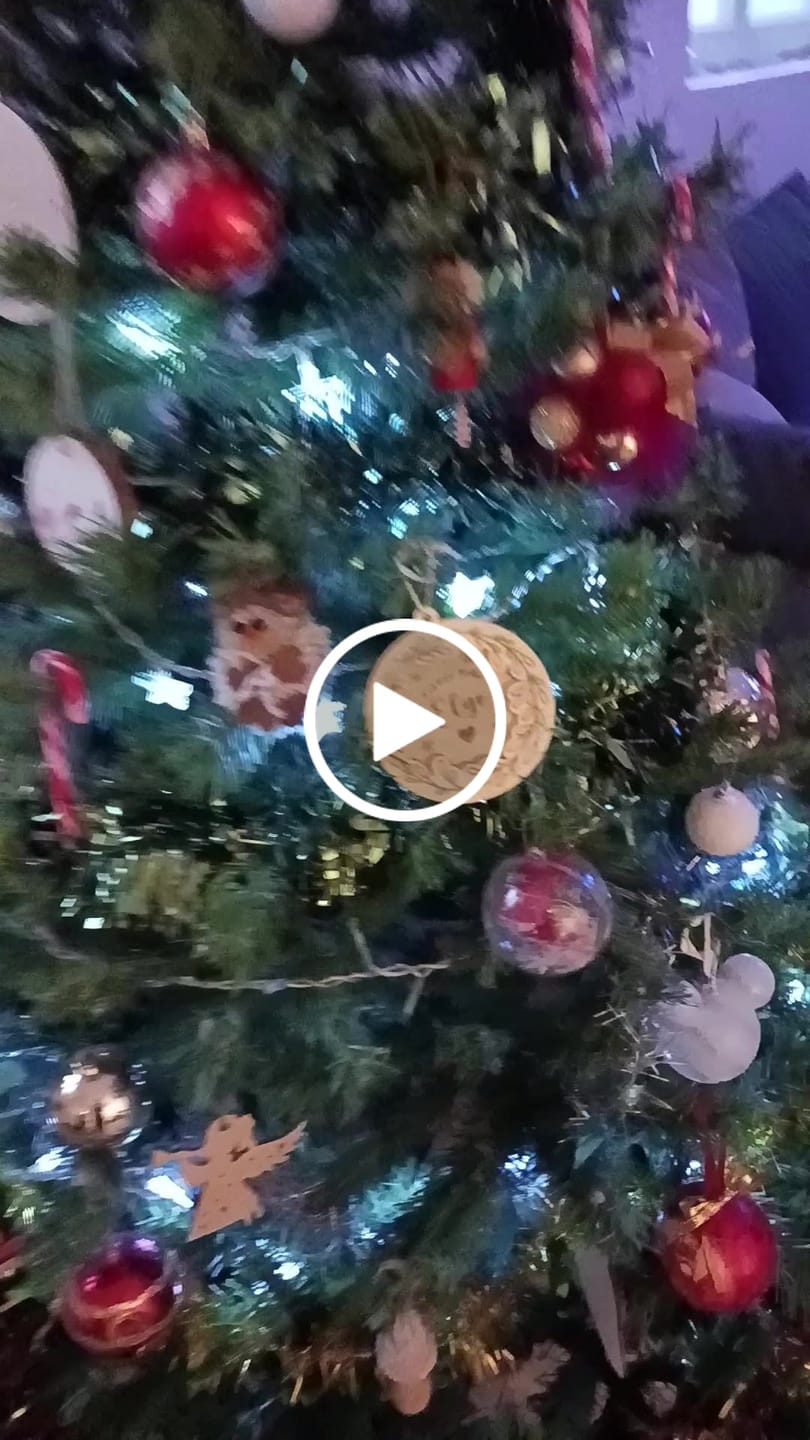Customer video review of Boule de Noël Personnalisée - Mon Premier Noël