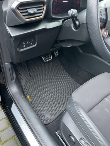 Customer photo review of Dywaniki samochodowe na zamówienie - Przód i tył + Bagażnik