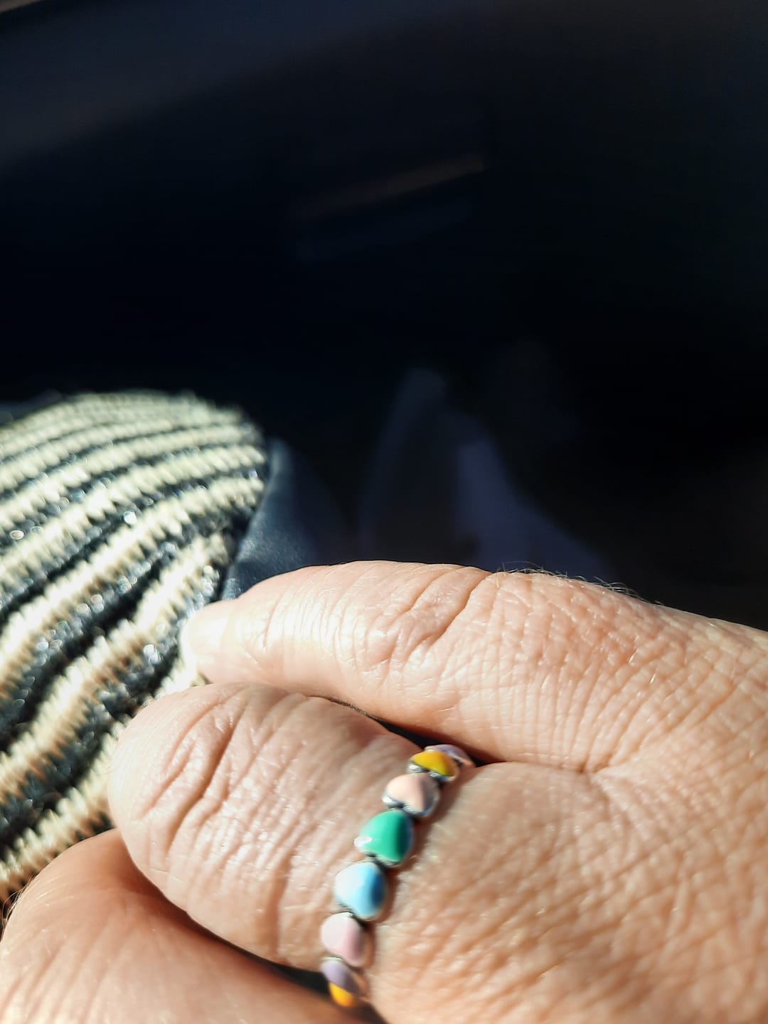 Customer photo review of Anillo Colorful Hearts