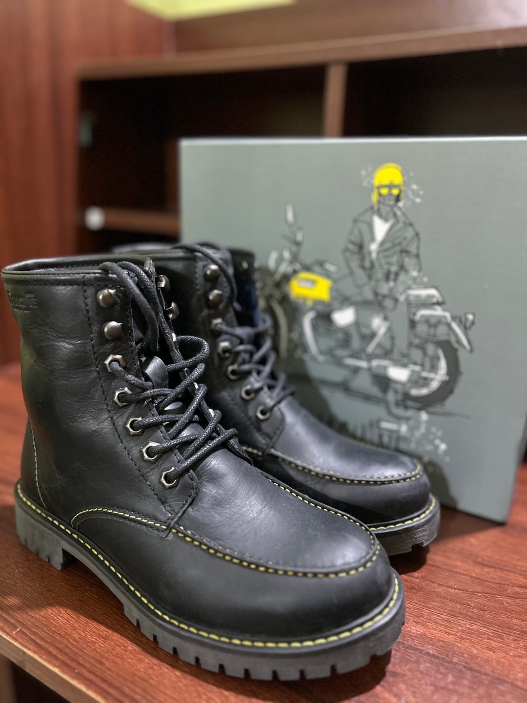 Customer photo review of boots moc-toe black