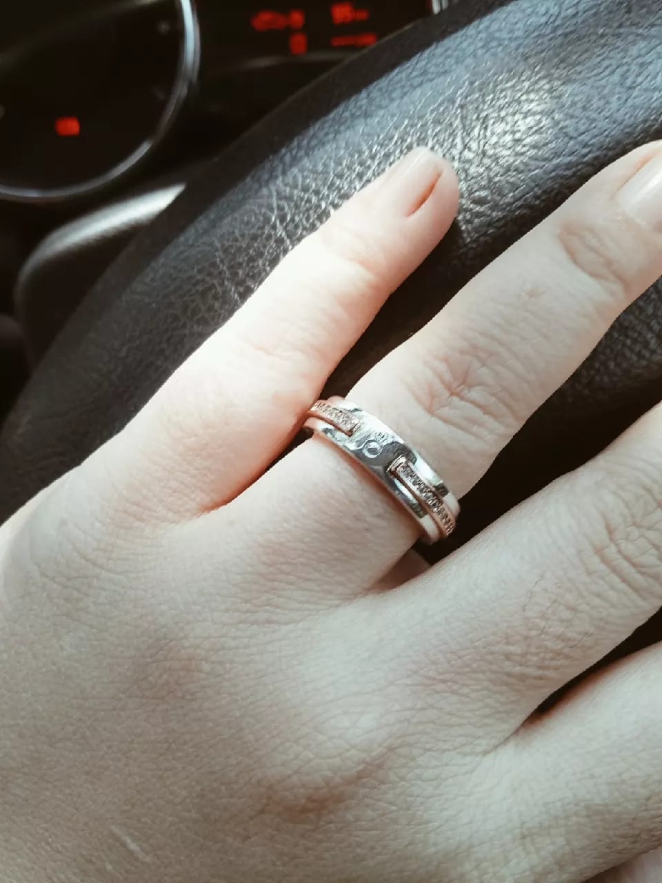 Customer photo review of ANILLO 2 TONOS PAVE SIGNATURE PANDORA