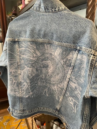 Customer photo review of Polynesian Bee - Mesh Stencil 12x18