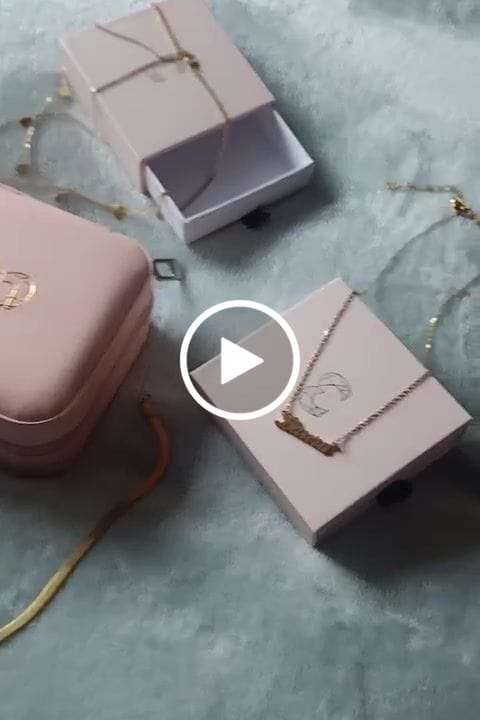 Customer video review of Collar Cleopatra 4MM