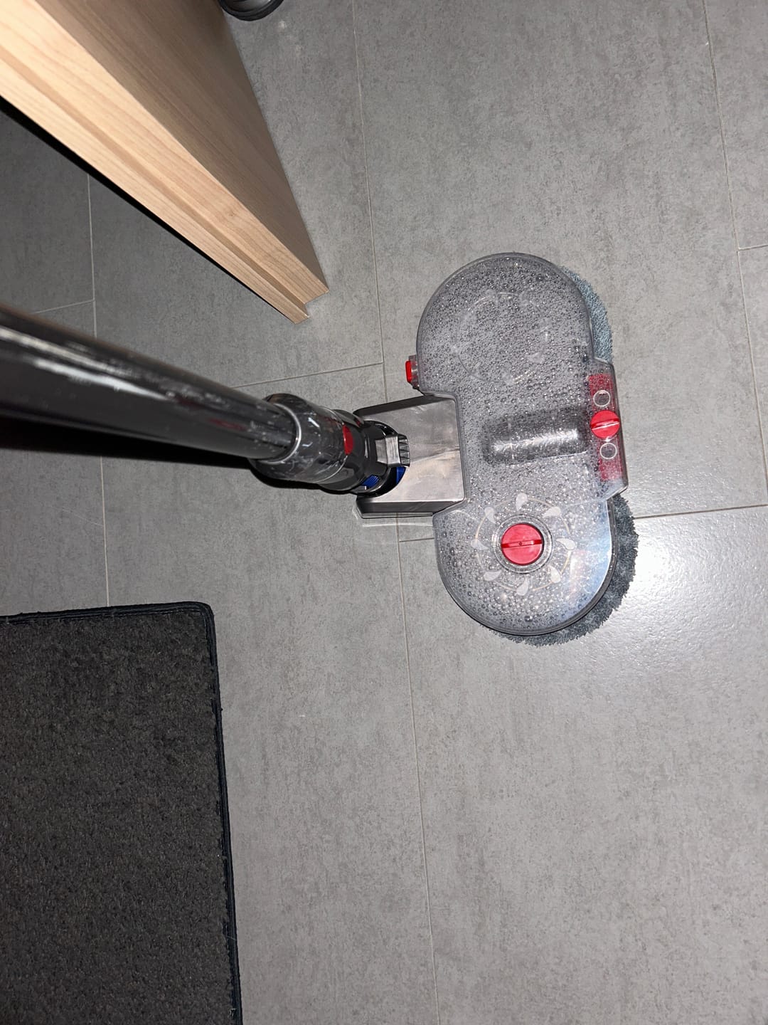 Customer photo review of Elektrischer Wischaufsatz passend für Dyson (inkl. 4 gratis Wischpads)