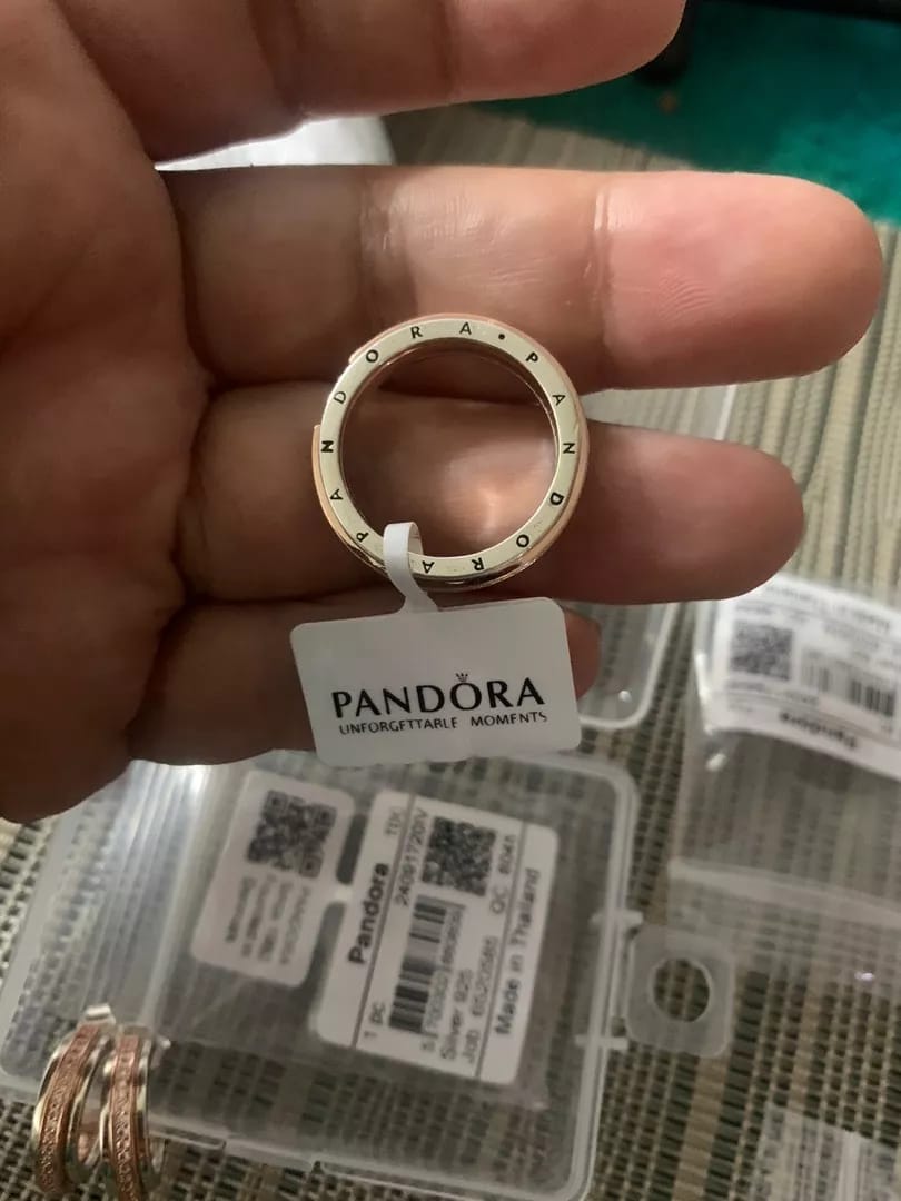 Customer photo review of ANILLO 2 TONOS PAVE SIGNATURE PANDORA