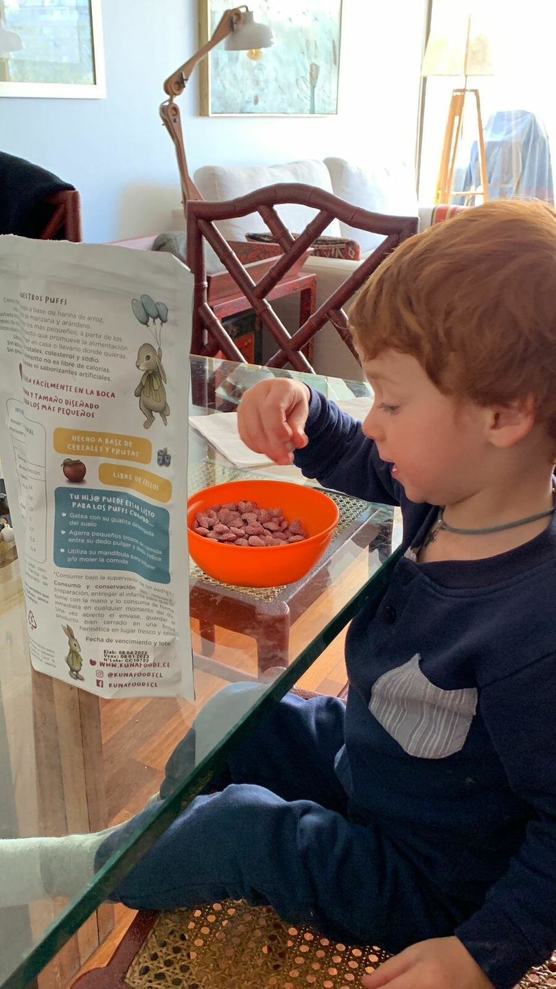 Customer photo review of Puffs Manzana Arándano Familiar