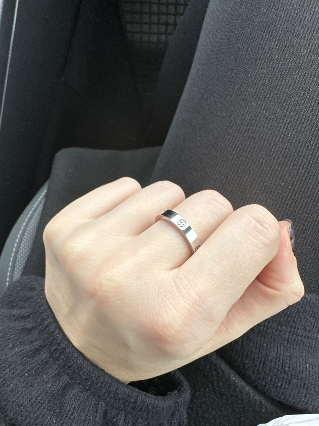 Customer photo review of Crossed Arianna Ring | 18K vergoldet