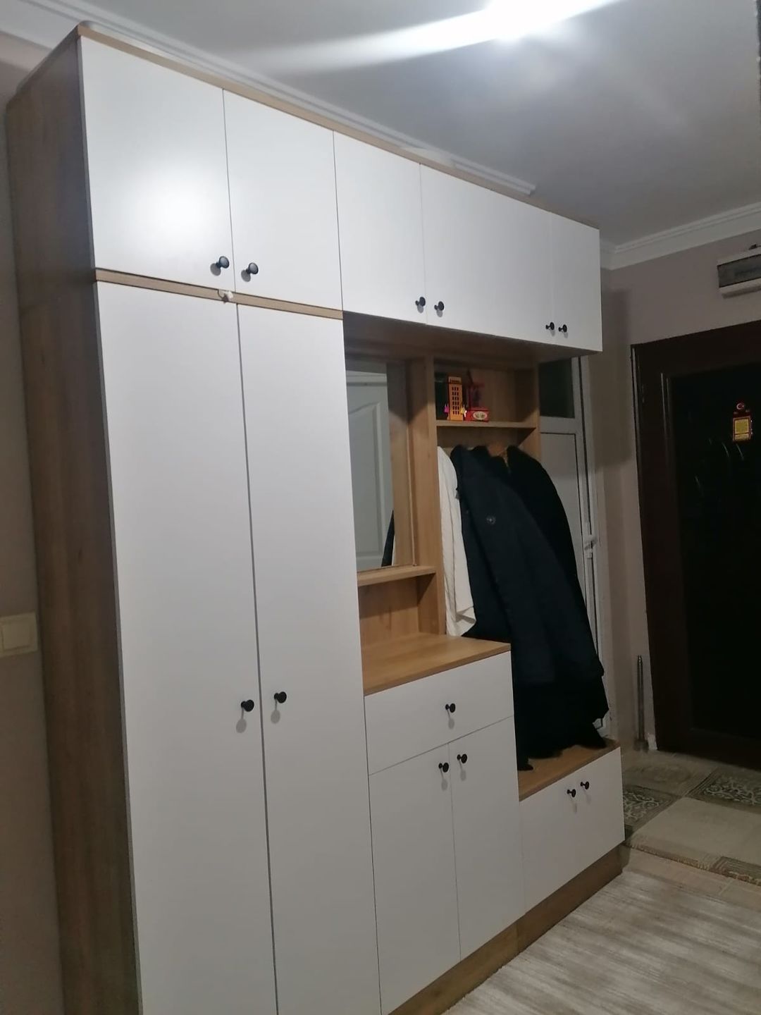 Customer photo review of Rani EA108 Portmanto Çekmeceli Aynalı Askılı Vestiyer Sepet Ceviz - Beyaz