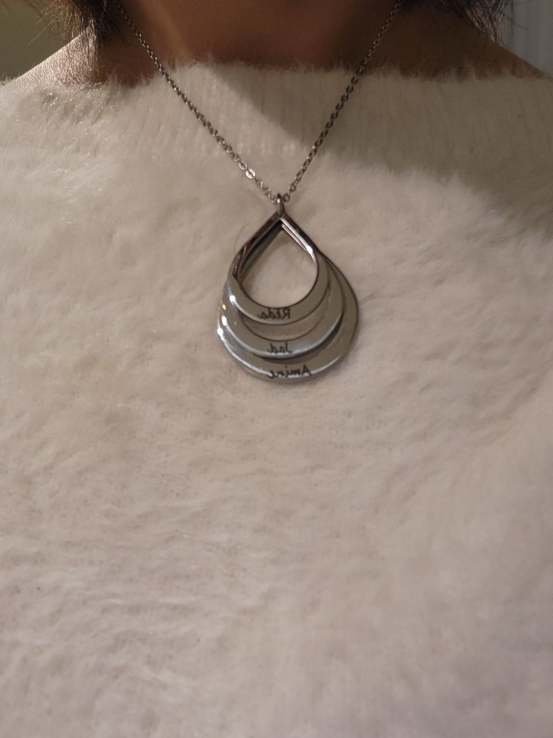 Customer photo review of [NOUVEAU] Collier 3 gouttes d'eau à personnaliser