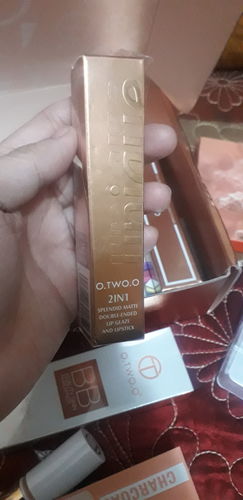 Customer photo review of O.TWO.O 2 IN 1 LIP GLAZE AND LIPSTICK