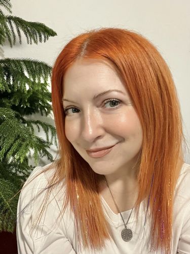 Customer photo review of lipstick honest