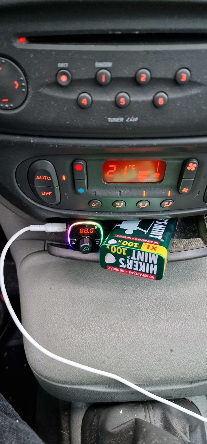 Customer photo review of Wegman Bluetooth FM Transmitter - Bluetooth Carkit - Autolader USB C