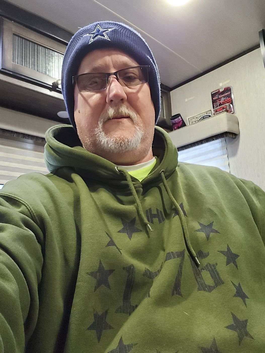 Customer photo review of 1776 Circle Stars Hoodie