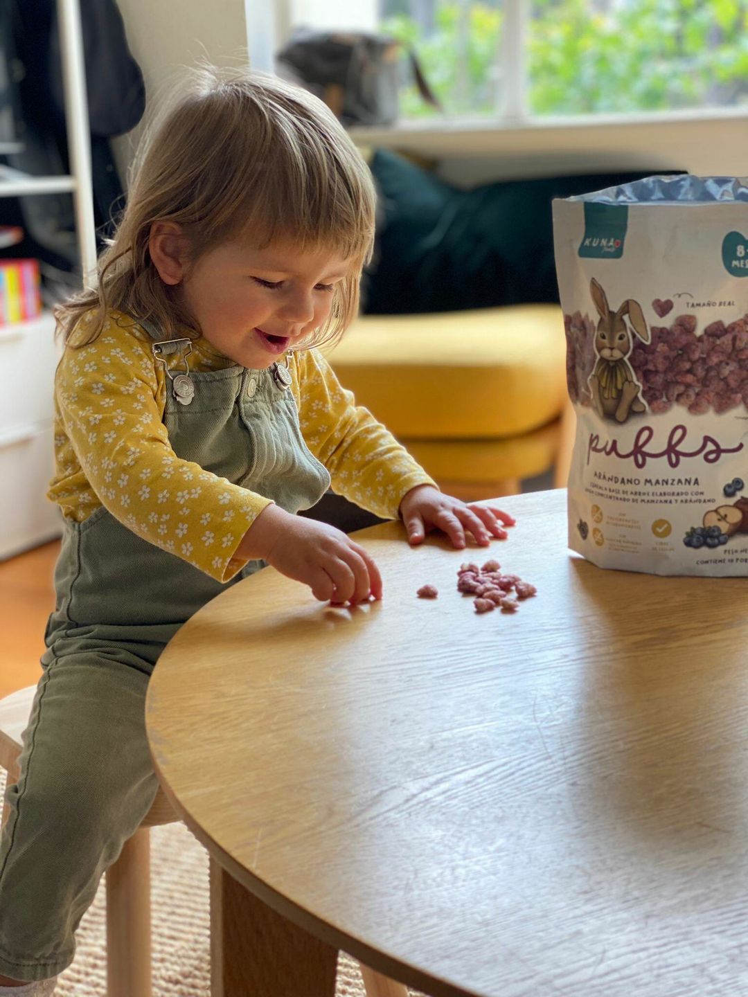 Customer photo review of Puffs Manzana Arándano Familiar