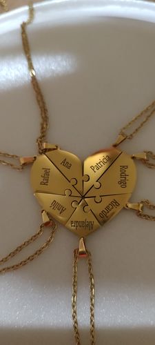 Customer photo review of Collar o llavero personalizado de piezas de rompecabezas