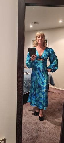 Customer photo review of Kora Satin Midi Dress - Green/Blue Print *[EXCLUSIVE]