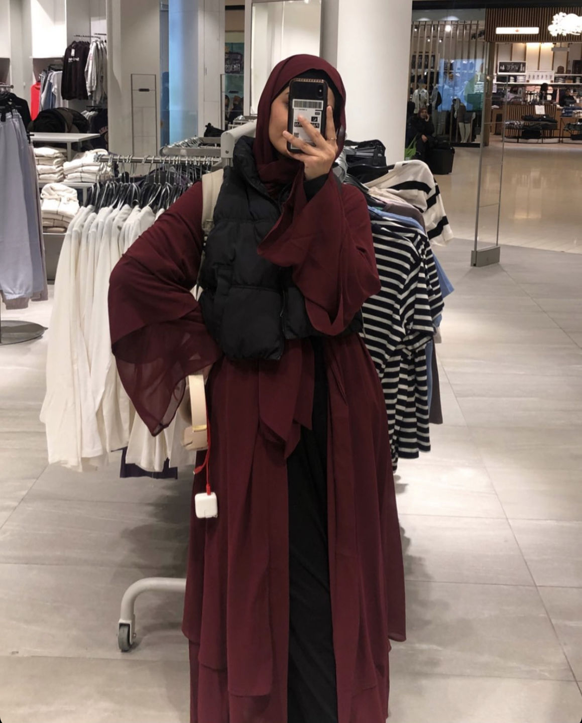 Customer photo review of Aisha Maroon Abaya