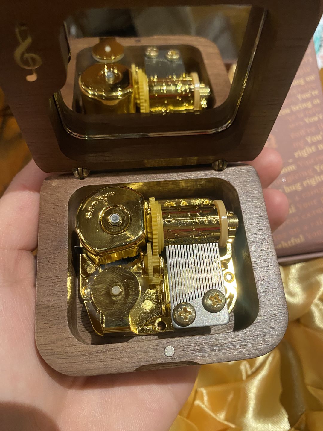 Customer photo review of Mirra - Music Box with Mirror & Stopper