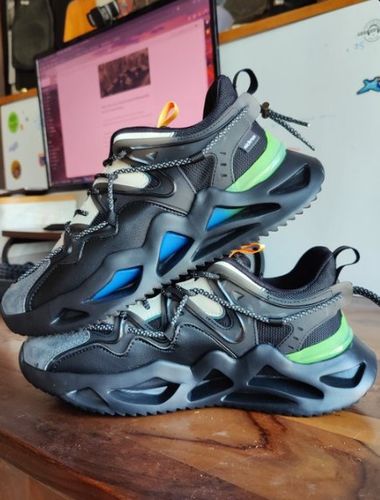 Customer photo review of Moscow Carbon Black Sneaker