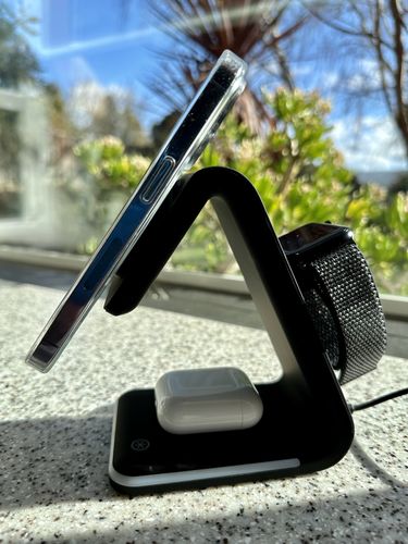 Customer photo review of 3 in 1 Elevate MagSafe iPhone, AirPods & Apple Watch Charger