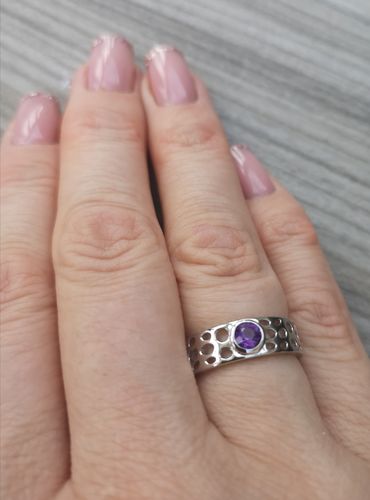 Customer photo review of Lattice Band Ring with Solitaire Amethyst