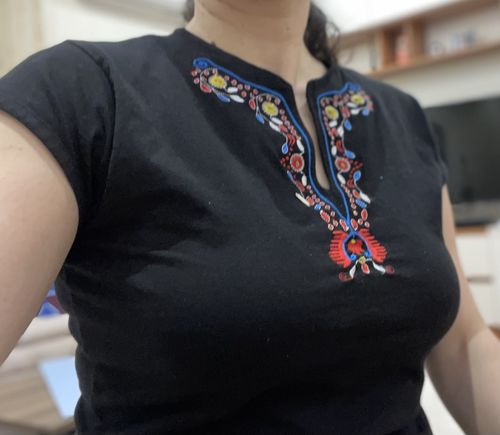 undefined review of Дамска тениска с V-деколте бродирана с шевица "Плодородие" image 1 out of 1