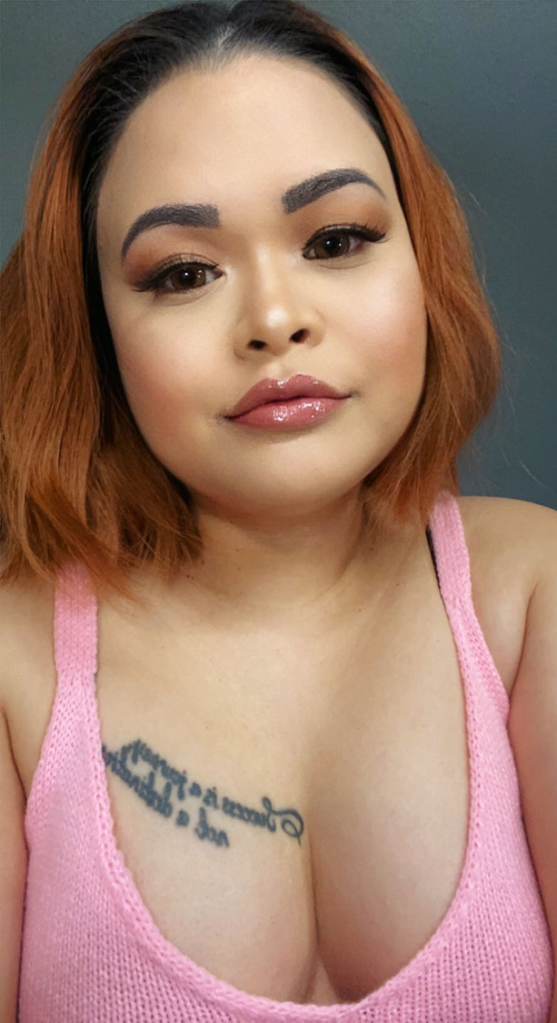 Customer photo review of Natural Avela Brown Colored Contact Lenses