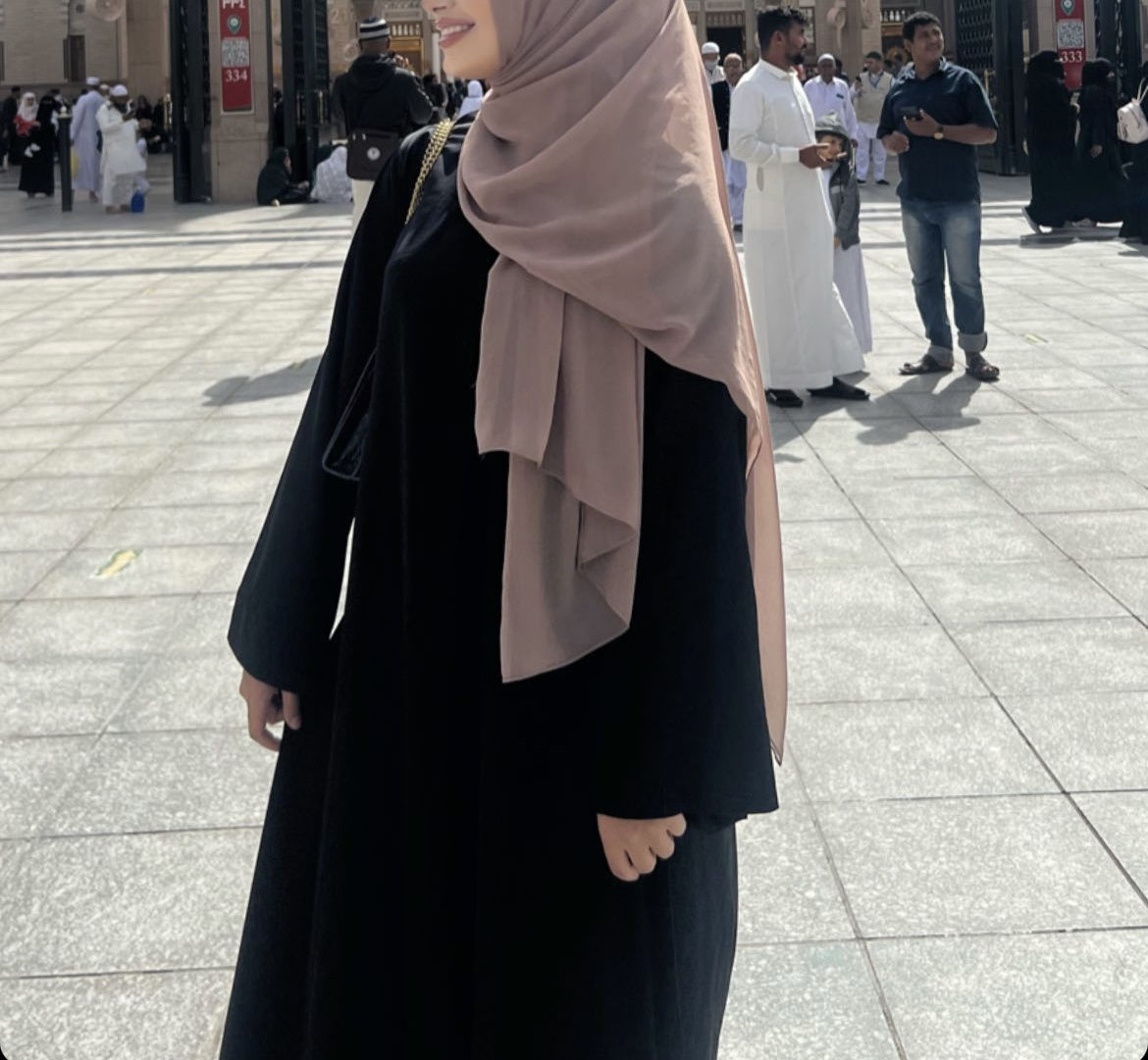 Customer photo review of Khatijah Black Abaya