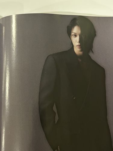 Customer photo review of Stray Kids Felix Hyunjin on Cosmopolitan Korea Magazine Cover (Jan 2023 Issue)