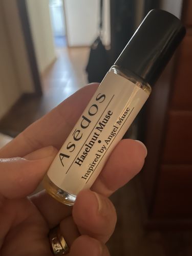 Customer photo review of HASELNUT MUSE PERFUME OIL