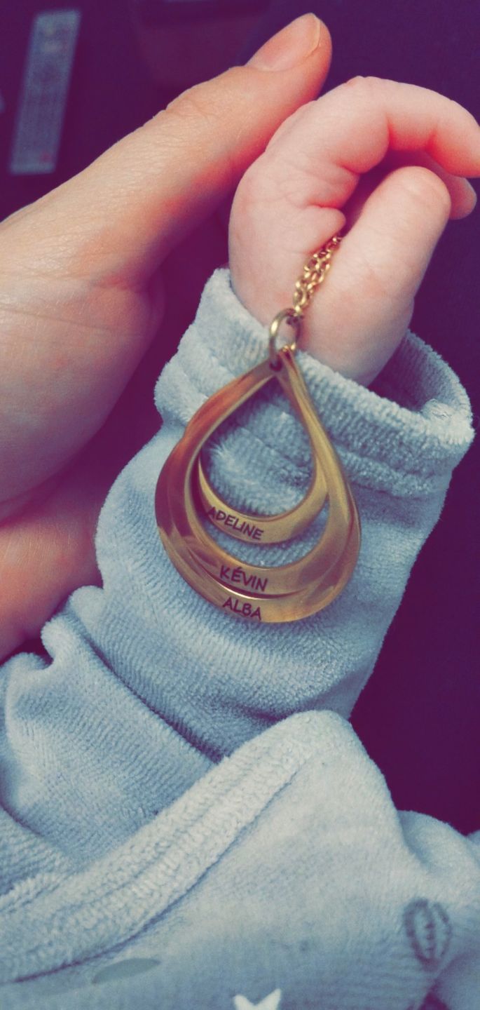 Customer photo review of [NOUVEAU] Collier 3 gouttes d'eau à personnaliser