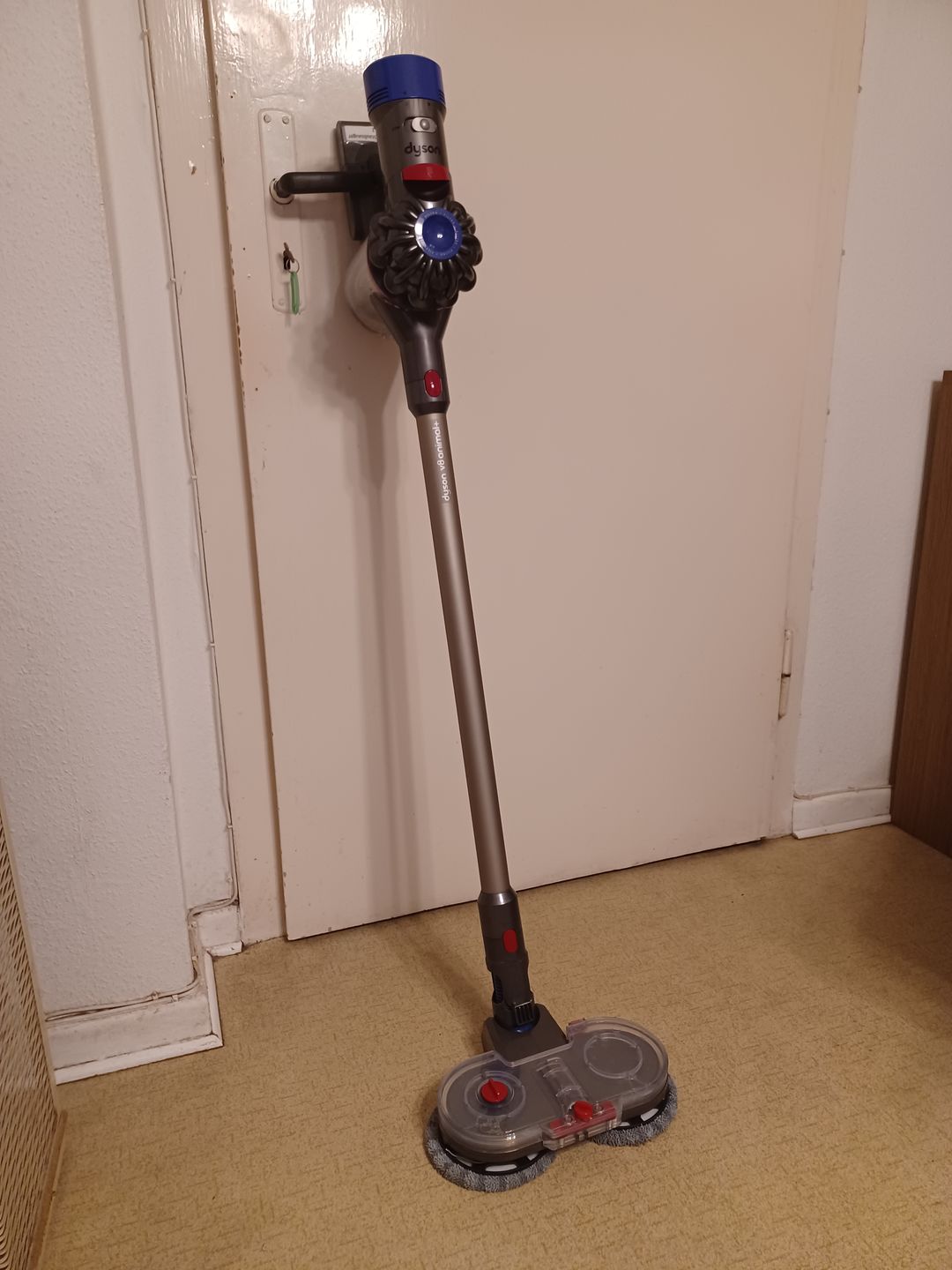 Customer photo review of Elektrischer Wischaufsatz passend für Dyson V7/ V8/ V10/ V11/ V12/ V15 (2 Wischpads inkl.)